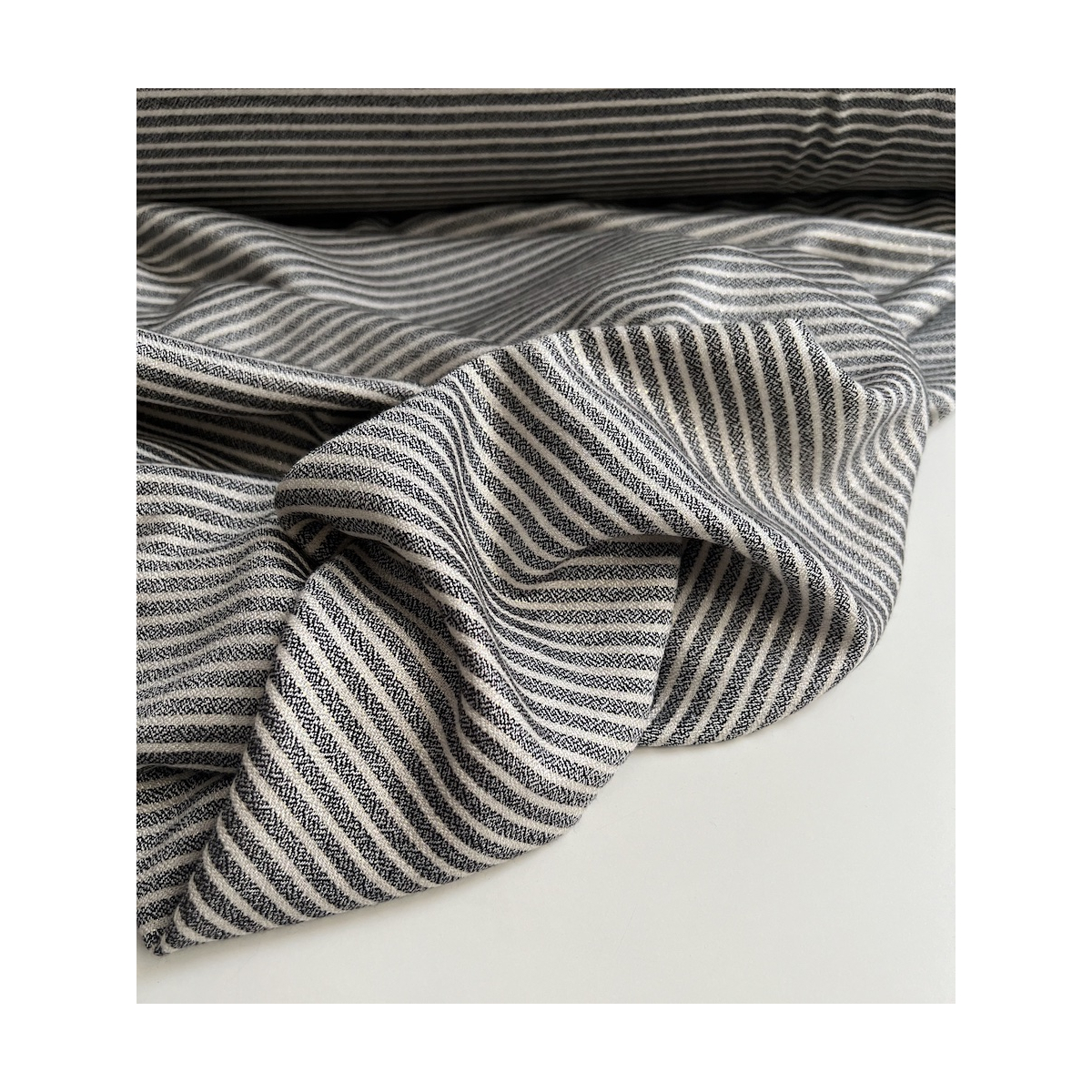 Viscose rayures chinées noires, écru et lurex doré Batikou - 7