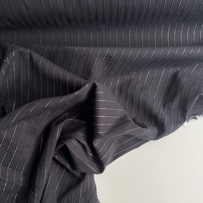 Coton tissage texturé noir avec fils argentés et dorée Batikou - 1