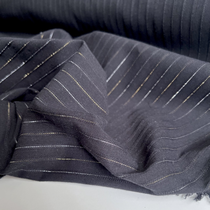 Coton tissage texturé noir avec fils argentés et dorée Batikou - 4