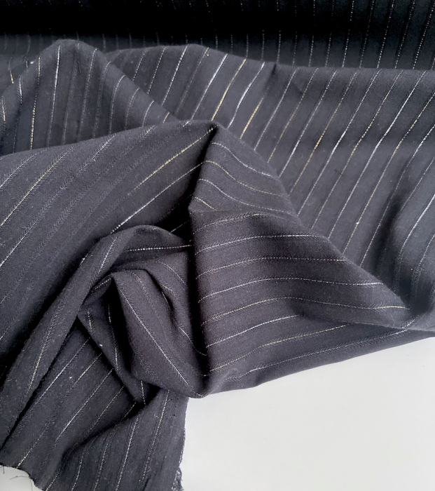 Coton tissage texturé noir avec fils argentés et dorée Batikou - 5