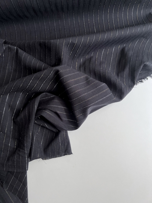 Coton tissage texturé noir avec fils argentés et dorée Batikou - 6