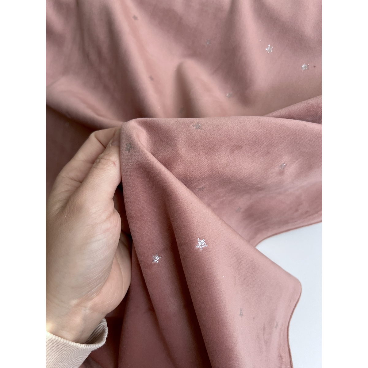 Stella - Velours ras fluide coloris vieux rose nuée d'étoiles argentées Batikou - 2