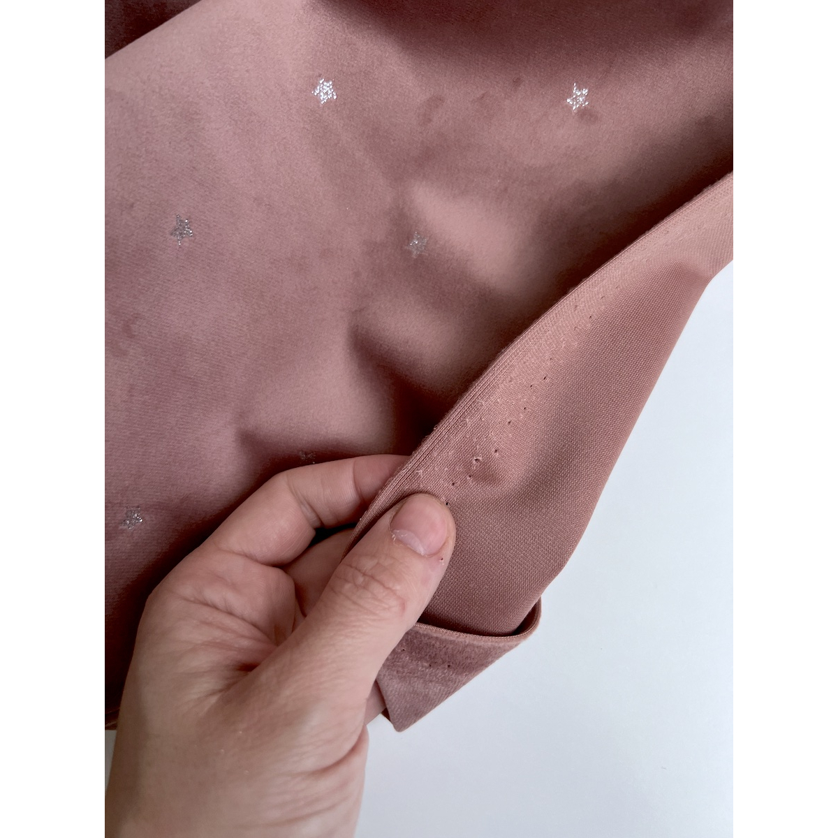 Stella - Velours ras fluide coloris vieux rose nuée d'étoiles argentées Batikou - 4