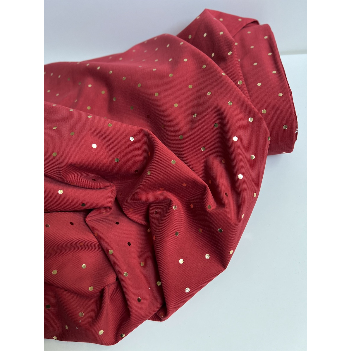 Romane - Velours milleraies coton rouge imprimé pois dorés  - 6 Romane - Velours milleraies coton rouge imprimé pois dorés  - 6