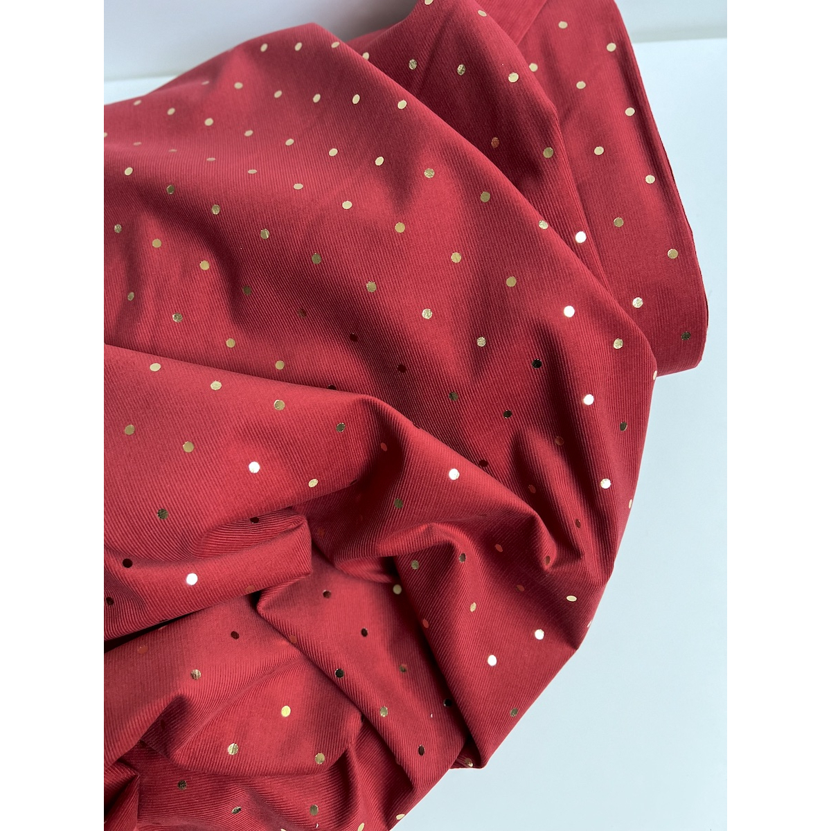 Romane - Velours milleraies coton rouge imprimé pois dorés  - 7 Romane - Velours milleraies coton rouge imprimé pois dorés  - 7