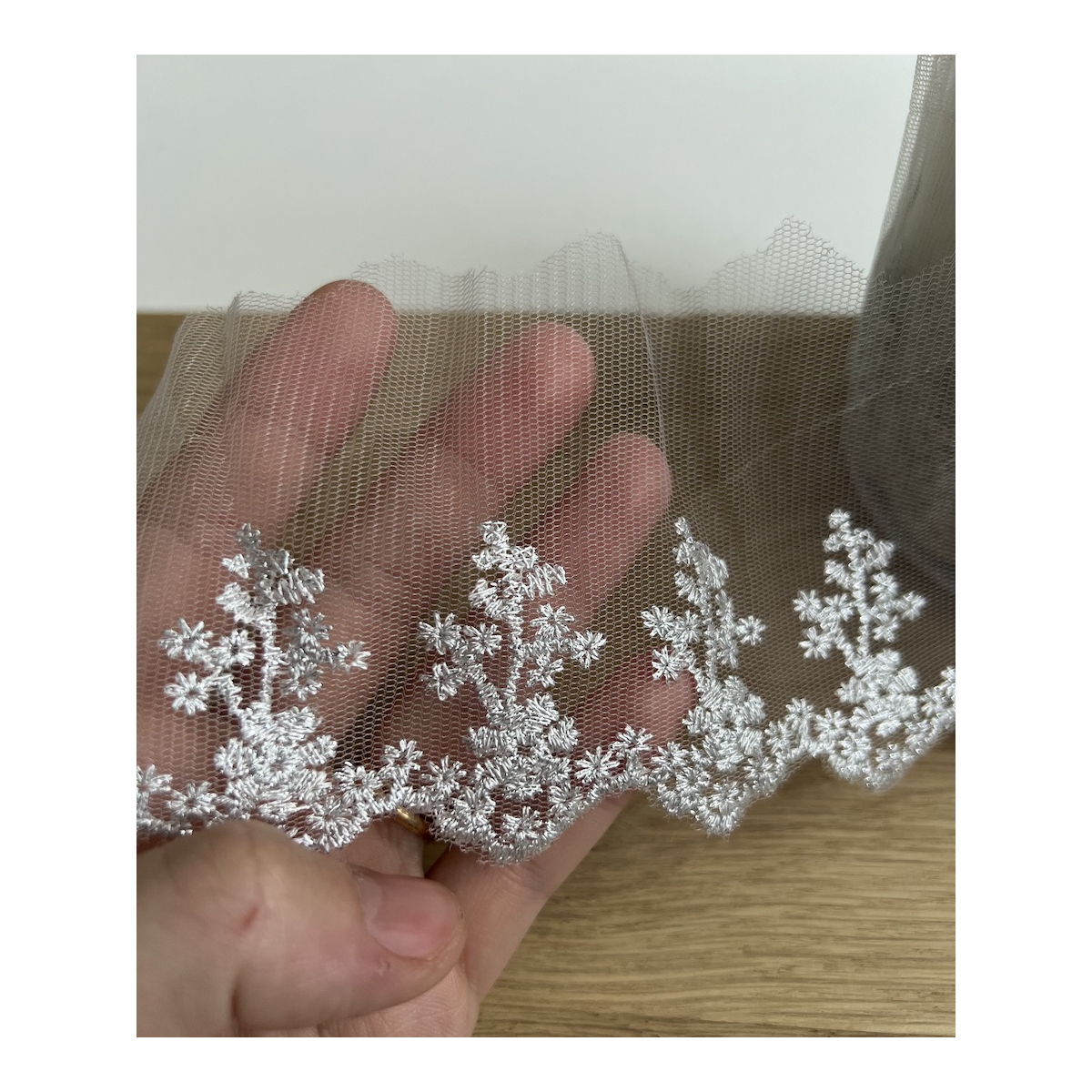 Galon broderie métallique argent sur tulle 80mm x1m Batikou - 2 Galon broderie métallique argent sur tulle 80mm x1m Batikou - 2