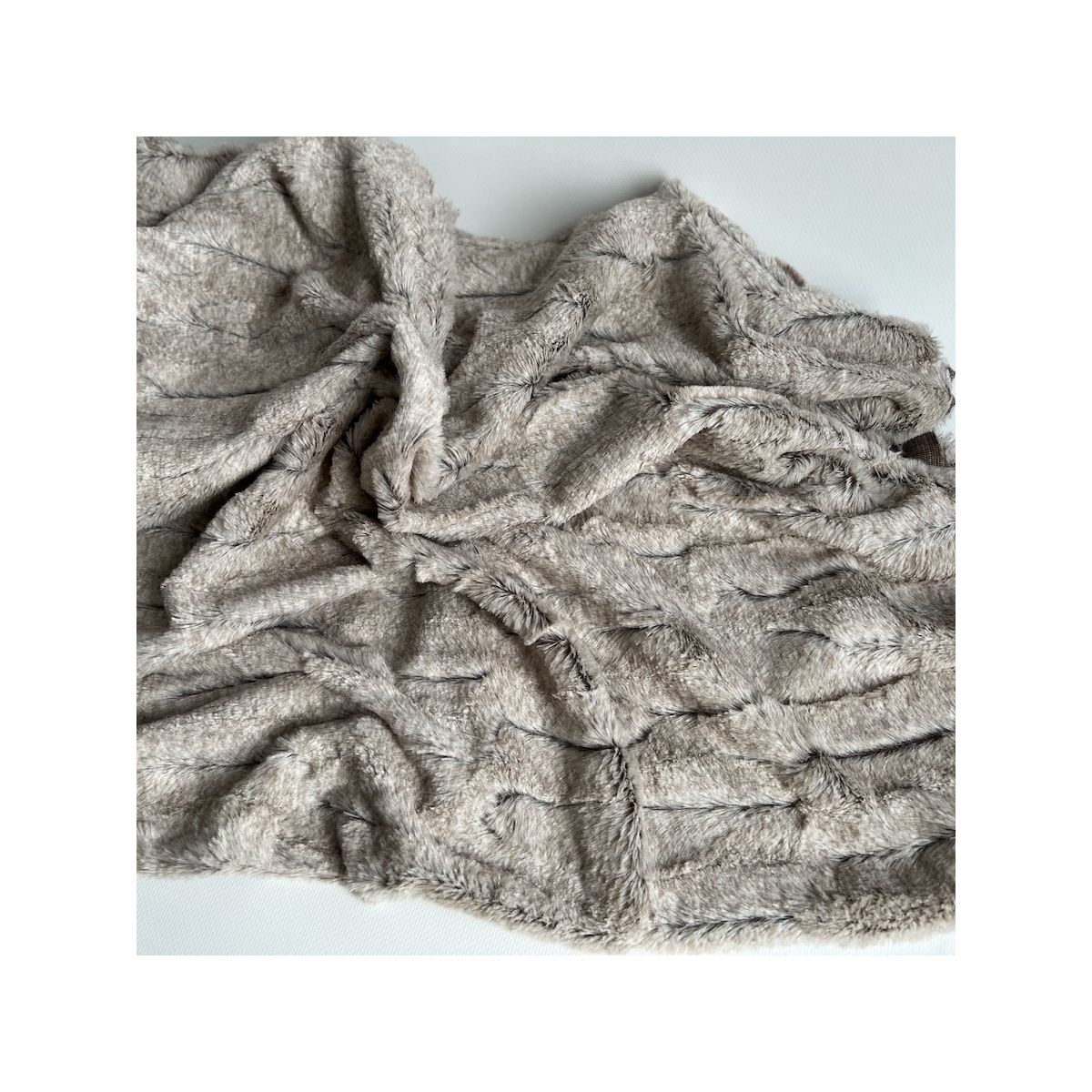 Fausse fourrure luxe coloris beige Mailles - 1 Fausse fourrure luxe coloris beige Mailles - 1