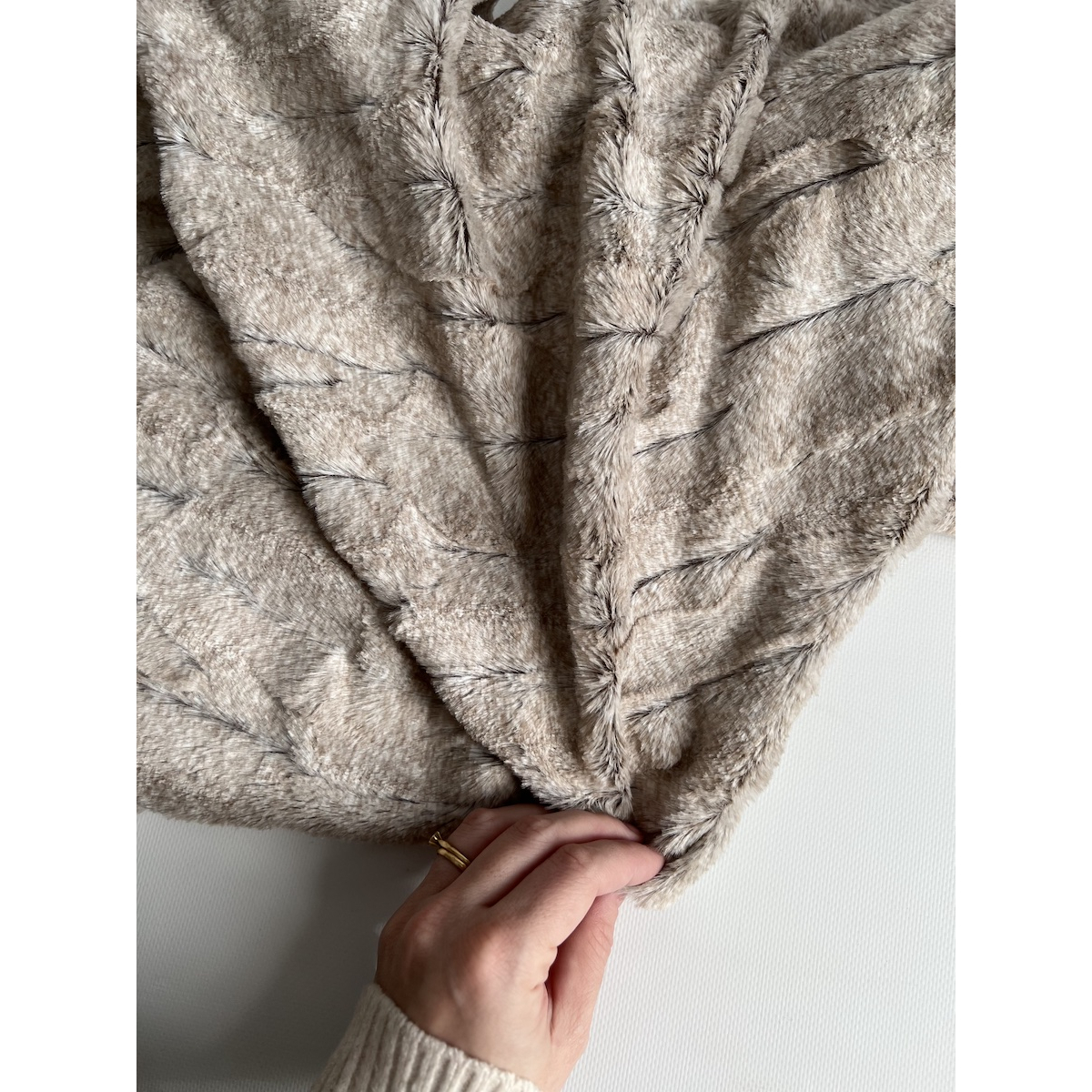 Fausse fourrure luxe coloris beige Mailles - 2 Fausse fourrure luxe coloris beige Mailles - 2