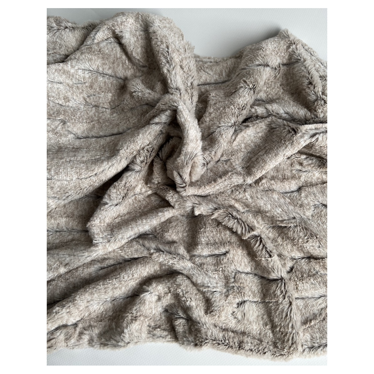 Fausse fourrure luxe coloris beige Mailles - 3 Fausse fourrure luxe coloris beige Mailles - 3