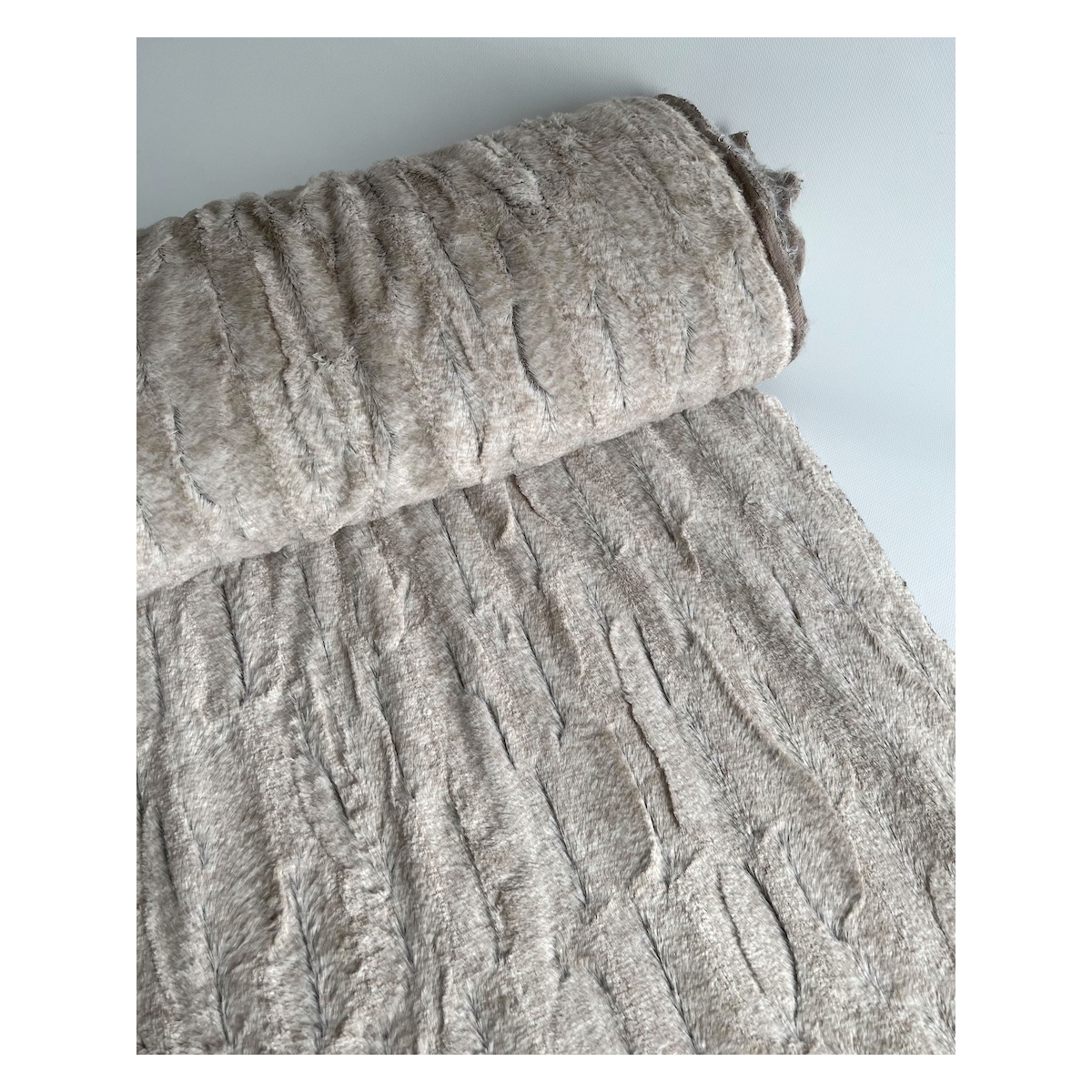 Fausse fourrure luxe coloris beige Mailles - 8 Fausse fourrure luxe coloris beige Mailles - 8