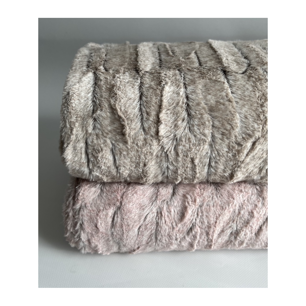 Fausse fourrure luxe coloris rose doux Mailles - 2 Fausse fourrure luxe coloris rose doux Mailles - 2