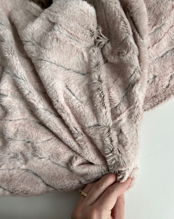 Fausse fourrure luxe coloris rose doux Mailles - 3