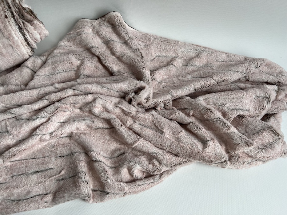 Fausse fourrure luxe coloris rose doux Mailles - 4