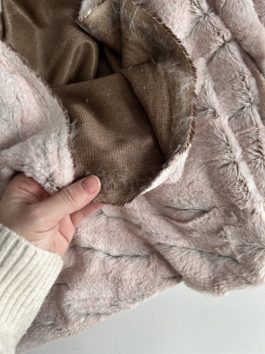 Fausse fourrure luxe coloris rose doux Mailles - 8