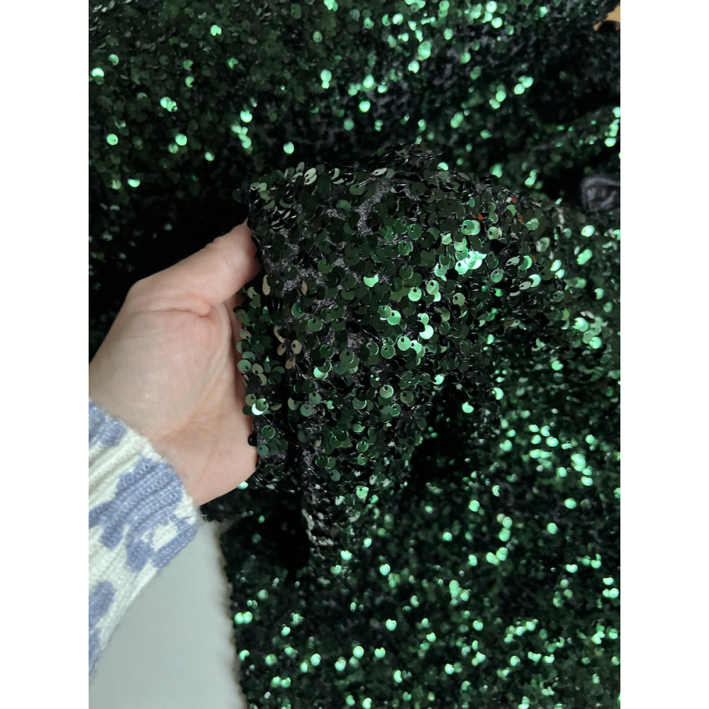Sequins vert sapin sur velours noir Batikou - 6