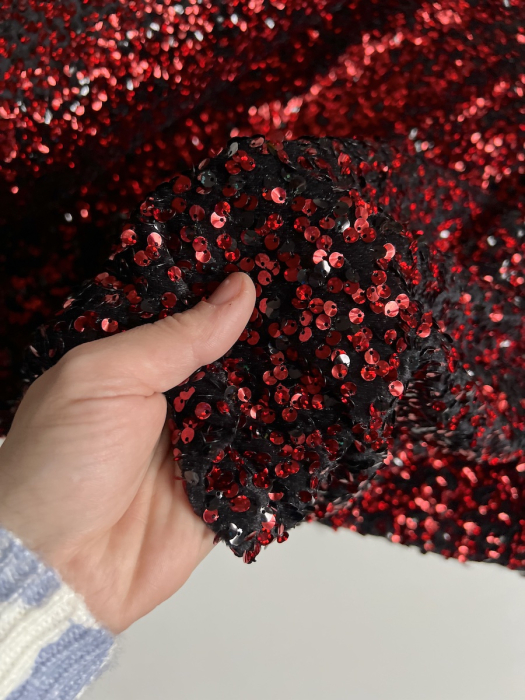 Sequins rouge sur velours noir Batikou - 2