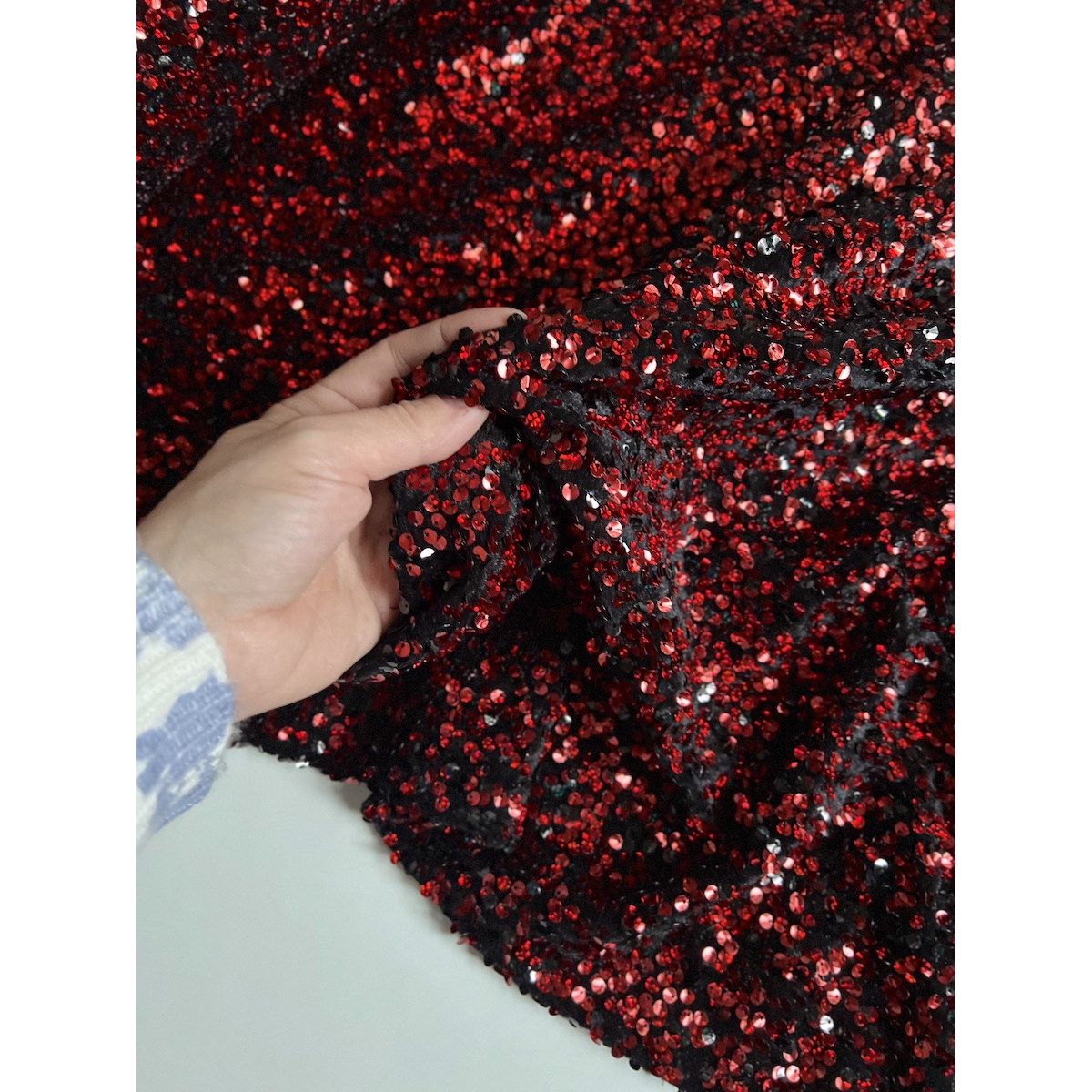 Sequins rouge sur velours noir Batikou - 7 Sequins rouge sur velours noir Batikou - 7