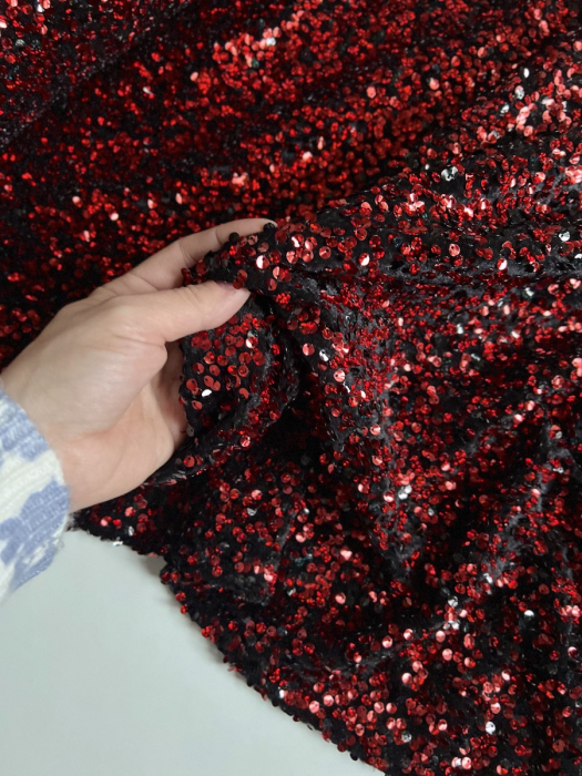 Sequins rouge sur velours noir Batikou - 7