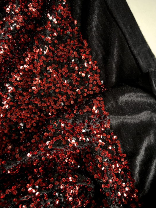 Sequins rouge sur velours noir Batikou - 8
