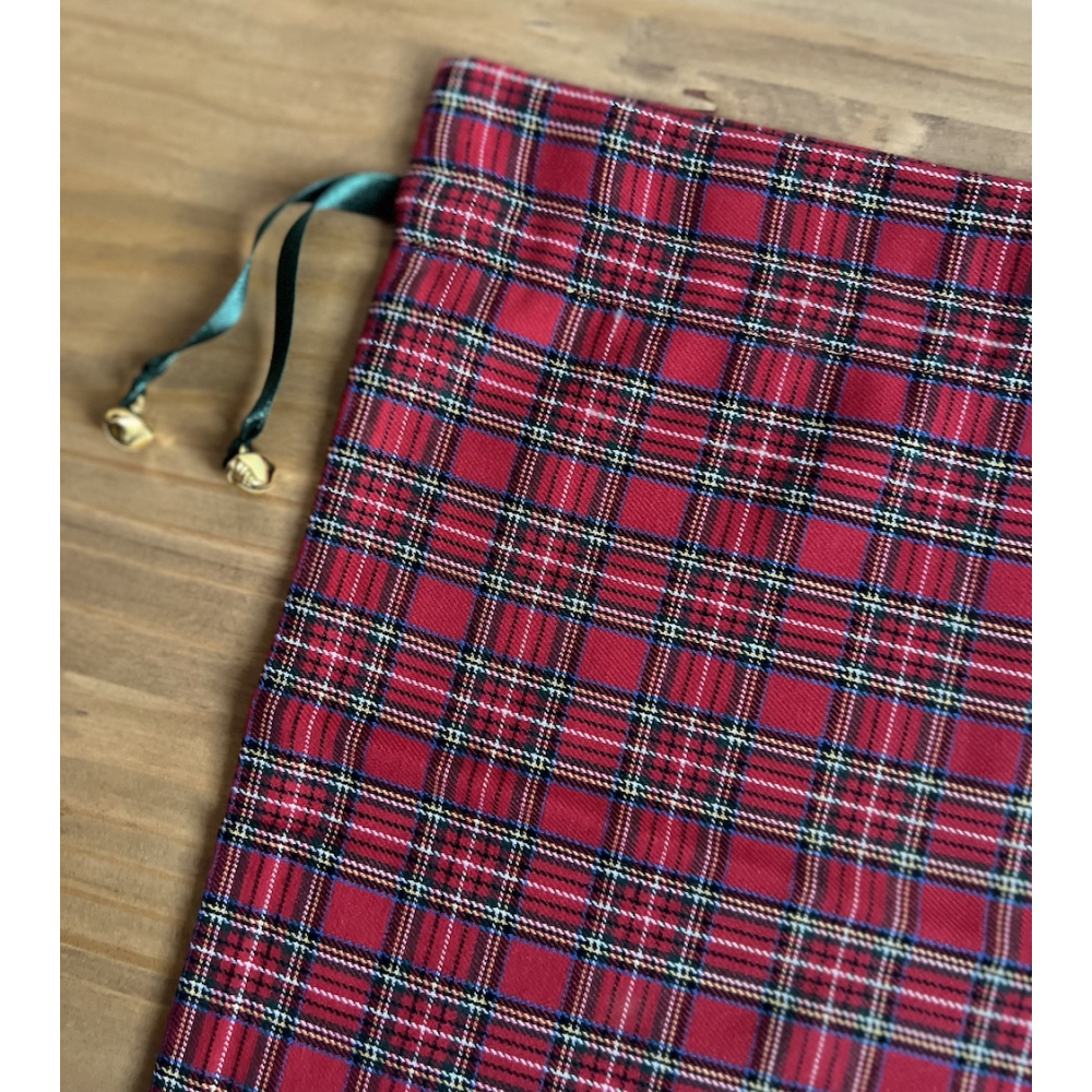 Pochon en tartan Santa avec lien en satin et grelots Batikou - 2