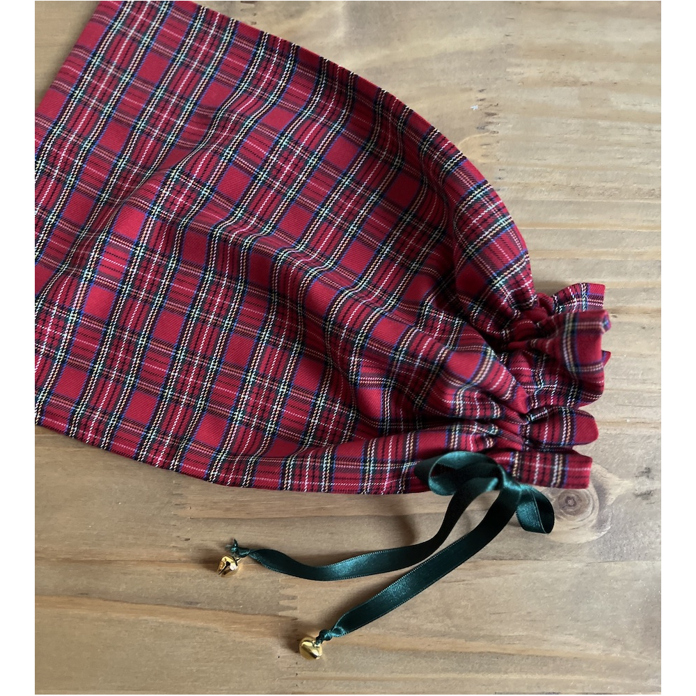 Pochon en tartan Santa avec lien en satin et grelots Batikou - 4