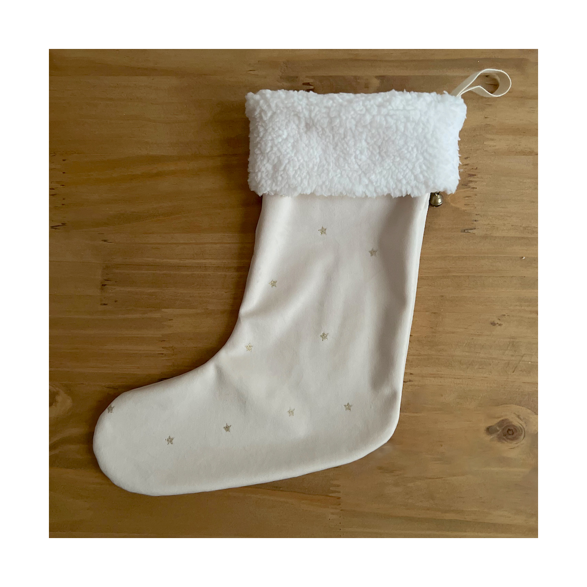 Botte de Noël  en velours écru à petites étoiles dorées Batikou - 1 Botte de Noël  en velours écru à petites étoiles dorées Batikou - 1