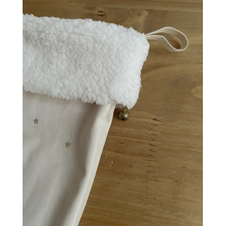 Botte de Noël  en velours écru à petites étoiles dorées Batikou - 2 Botte de Noël  en velours écru à petites étoiles dorées Batikou - 2