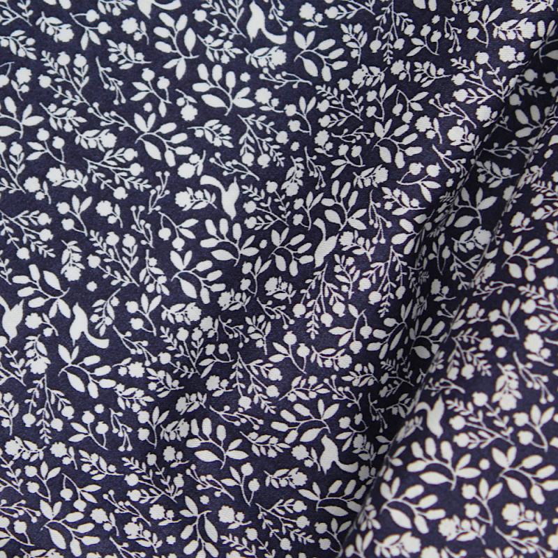 Batiste de coton SILKYNE imprimé fleuri bleu marine