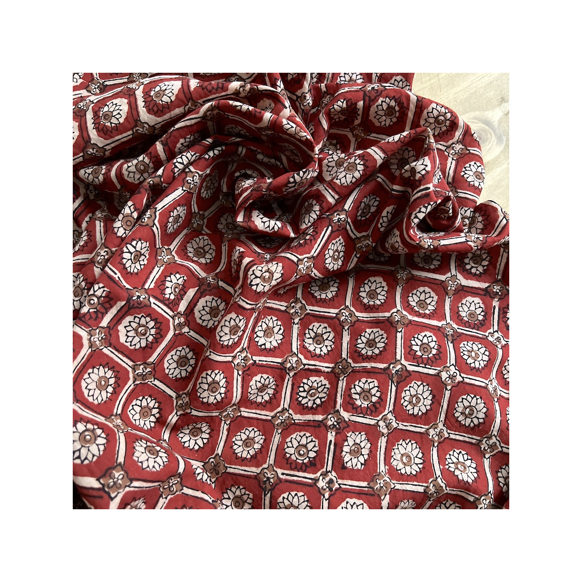 Tissu indien coton hand block traditionnel Rouge foncé Batikou - 1 Tissu indien coton hand block traditionnel Rouge foncé Batikou - 1