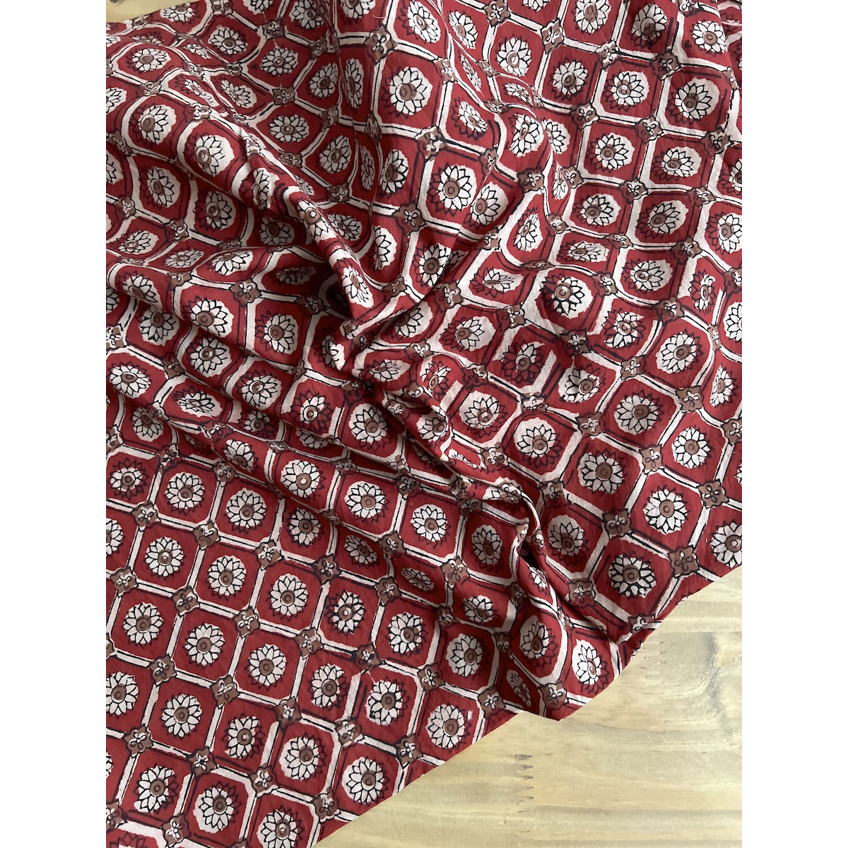 Tissu indien coton hand block traditionnel Rouge foncé Batikou - 3 Tissu indien coton hand block traditionnel Rouge foncé Batikou - 3