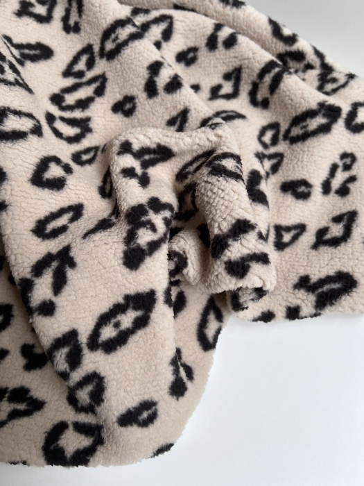 Teddy / moumoute bouclé fond beige clair motif Graou Mailles - 4