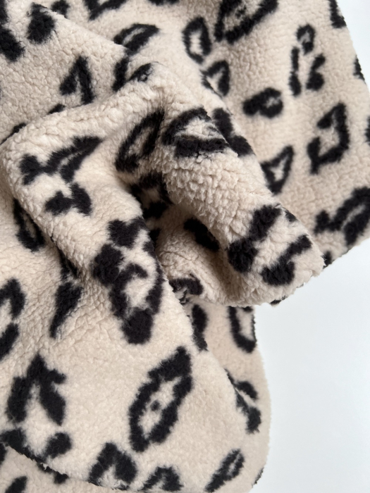 Teddy / moumoute bouclé fond beige clair motif Graou Mailles - 5