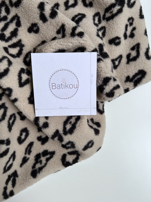 Teddy / moumoute bouclé fond beige clair motif Graou Mailles - 6