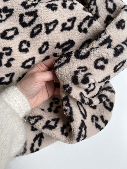 Teddy / moumoute bouclé fond beige clair motif Graou Mailles - 7