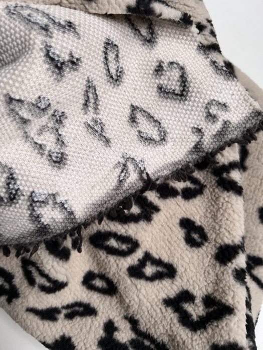 Teddy / moumoute bouclé fond beige clair motif Graou Mailles - 8