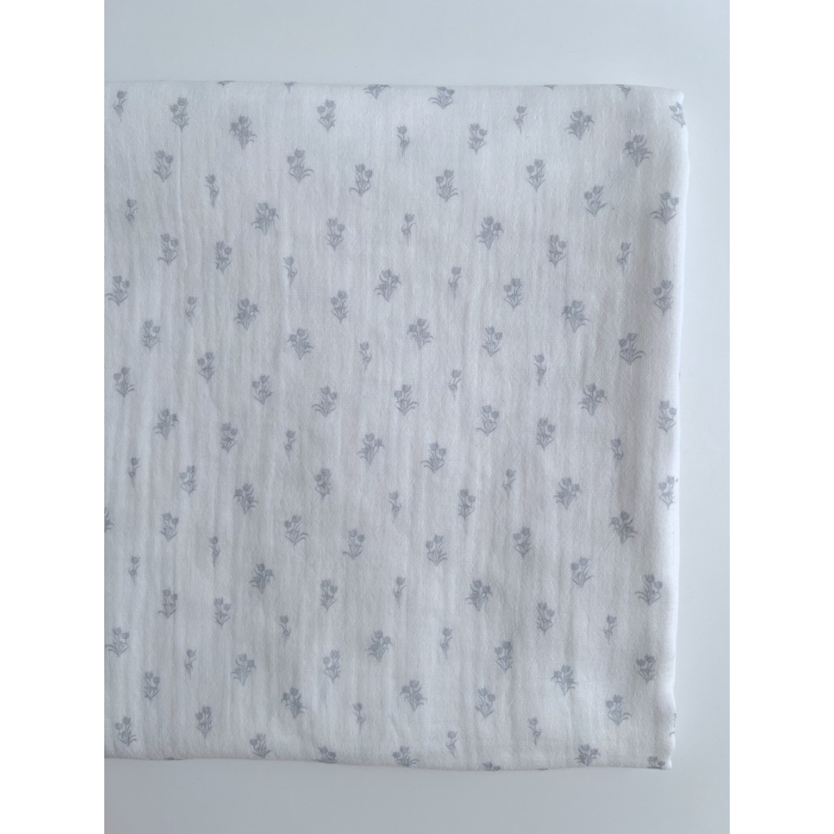 Madeleine - Double gaze de coton BIO blanc motif tulipes brume Tissus issus de l'agriculture biologique  - 3 Madeleine - Double gaze de coton BIO blanc motif tulipes brume Tissus issus de l'agriculture biologique  - 3