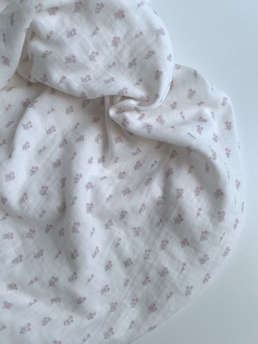 Madeleine - Double gaze de coton BIO blanc motif tulipes rose poudré Tissus issus de l'agriculture biologique  - 4