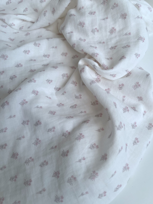Madeleine - Double gaze de coton BIO blanc motif tulipes rose poudré Tissus issus de l'agriculture biologique  - 6