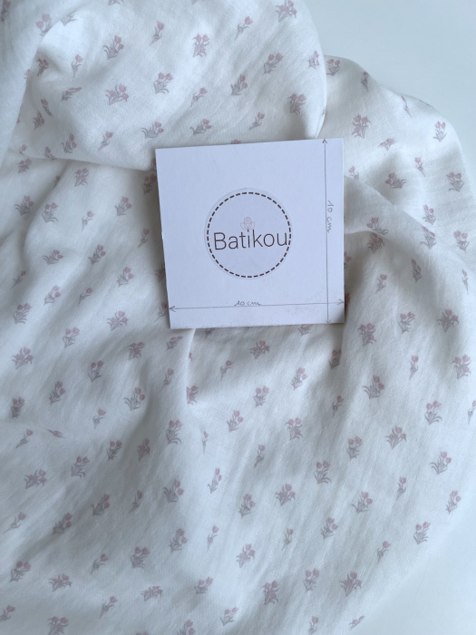 Madeleine - Double gaze de coton BIO blanc motif tulipes rose poudré Tissus issus de l'agriculture biologique  - 8