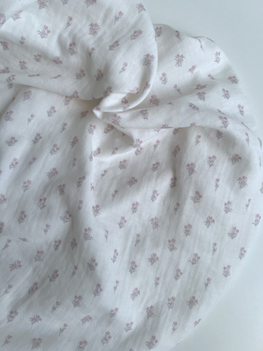 Madeleine - Double gaze de coton BIO blanc motif tulipes rose poudré Tissus issus de l'agriculture biologique  - 9