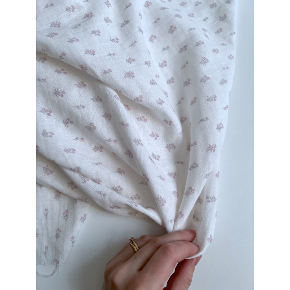 Madeleine - Double gaze de coton BIO blanc motif tulipes rose poudré Tissus issus de l'agriculture biologique  - 10