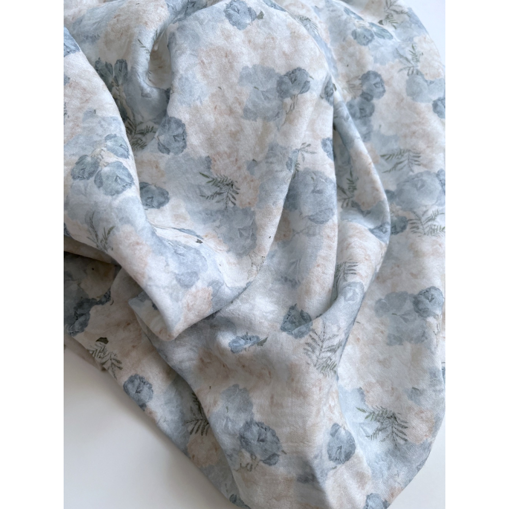 Audrey - Double gaze de coton BIO blanc motif bleu poudré et écru Tissus issus de l'agriculture biologique  - 3