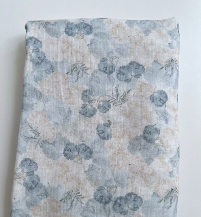 Audrey - Double gaze de coton BIO blanc motif bleu poudré et écru Tissus issus de l'agriculture biologique  - 10