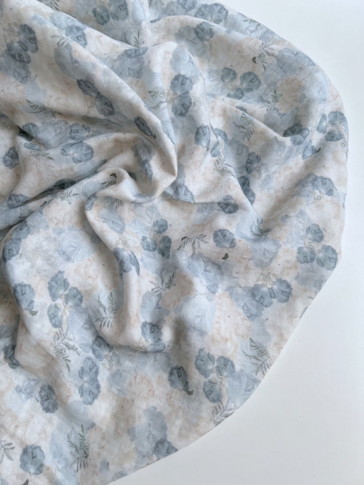 Audrey - Double gaze de coton BIO blanc motif bleu poudré et écru Tissus issus de l'agriculture biologique  - 4