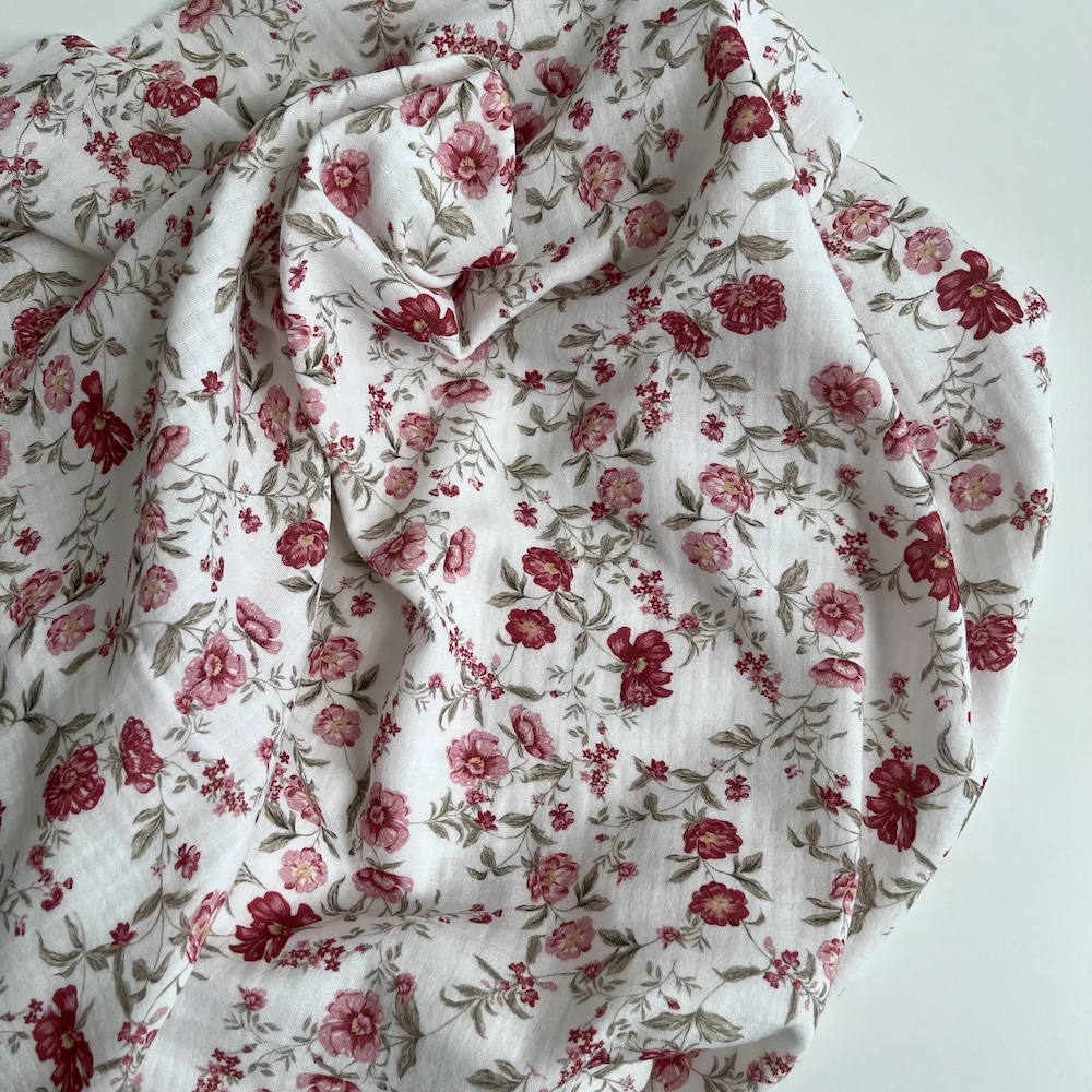 Romy - Double gaze de coton BIO blanc motif pourpre et vert Tissus issus de l'agriculture biologique  - 1