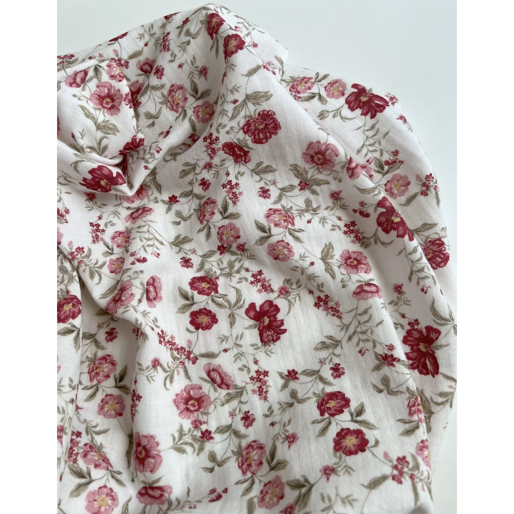 Romy - Double gaze de coton BIO blanc motif pourpre et vert Tissus issus de l'agriculture biologique  - 4