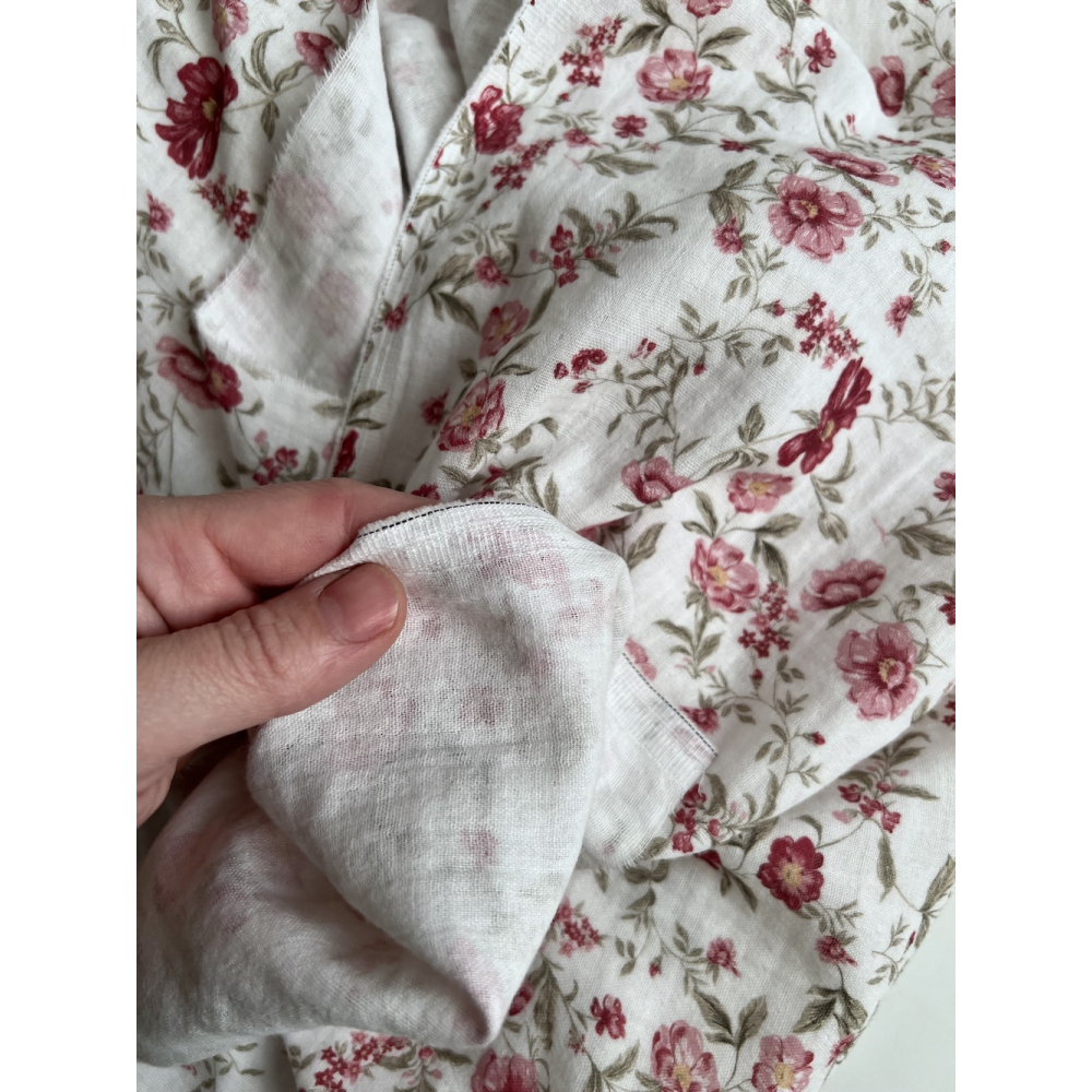 Romy - Double gaze de coton BIO blanc motif pourpre et vert Tissus issus de l'agriculture biologique  - 9