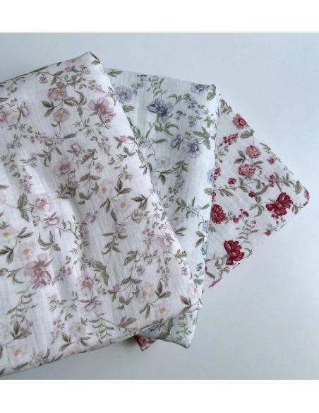 Romy - Double gaze de coton BIO blanc motif rose poudré et vert Tissus issus de l'agriculture biologique  - 14