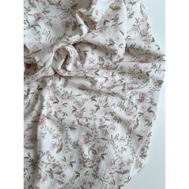 Romy - Double gaze de coton BIO blanc motif rose poudré et vert Tissus issus de l'agriculture biologique  - 4