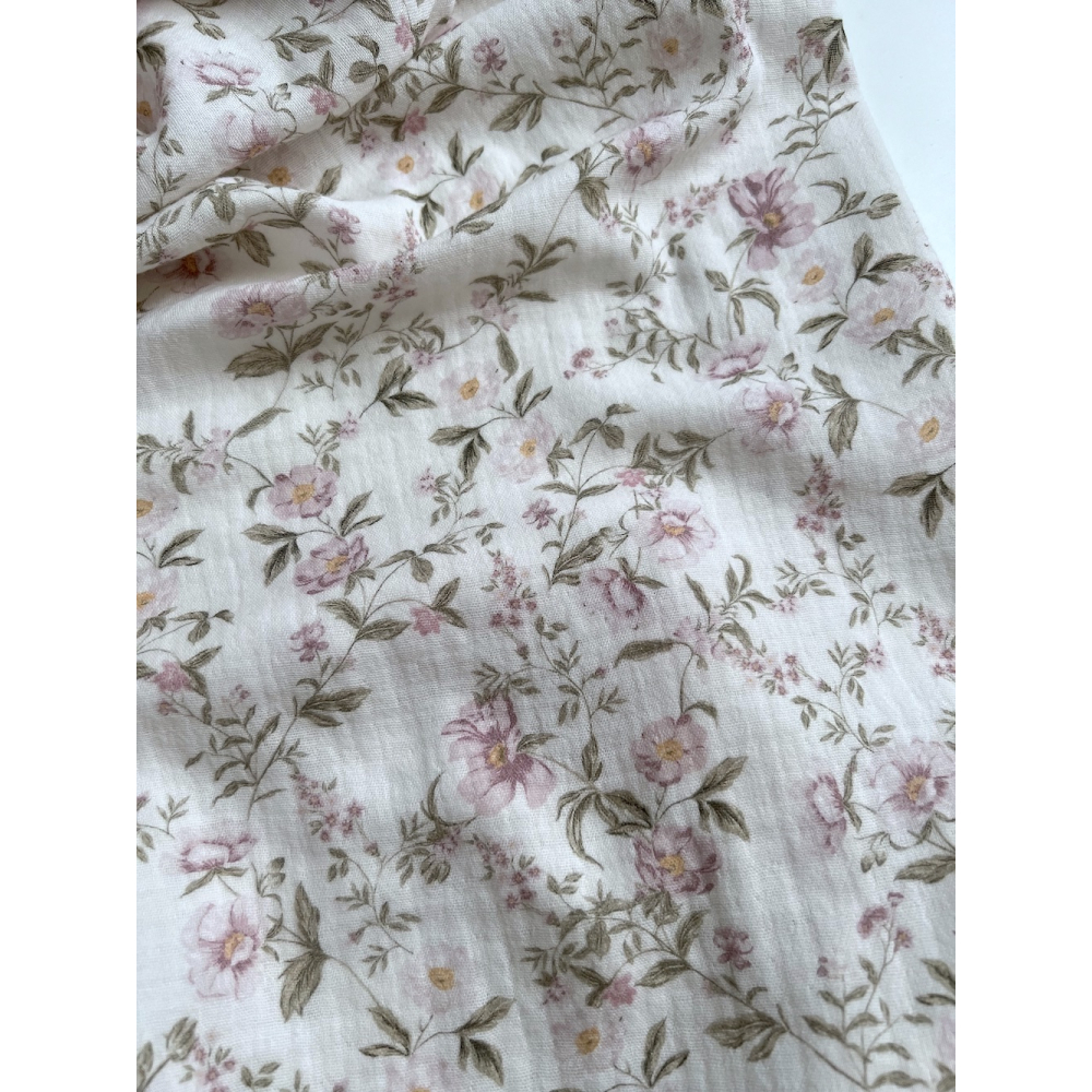 Romy - Double gaze de coton BIO blanc motif rose poudré et vert Tissus issus de l'agriculture biologique  - 5